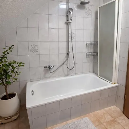 Bei Leipzig Mit Balkon & Parkplatz Appartement Krostitz