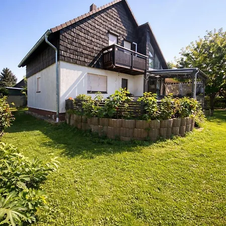 Green Country House Apartment شقة Krostitz